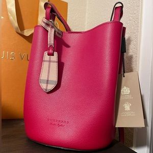 ✨Burberry bucket bag✨